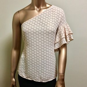 ✨NWT✨ One Shoulder Printed Blouse
